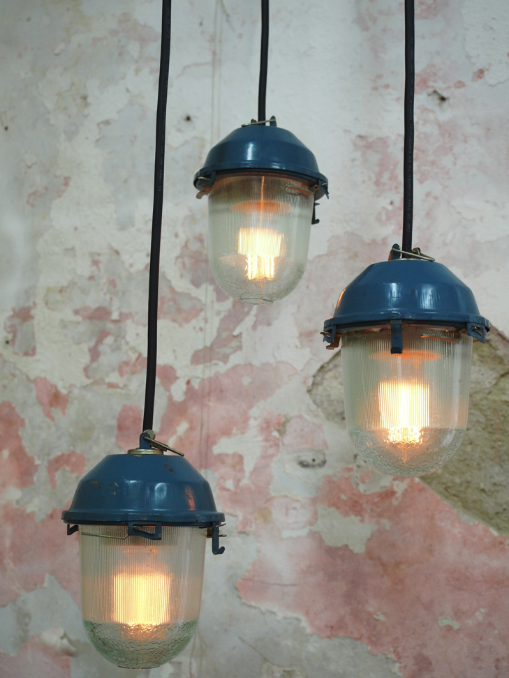 lustre de 3 baladeuse industrielle equipant les caves de new York